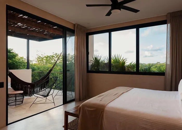 Luxury 5 Bedroom Pool Tiki Bar & Outdoor Gym Villa *