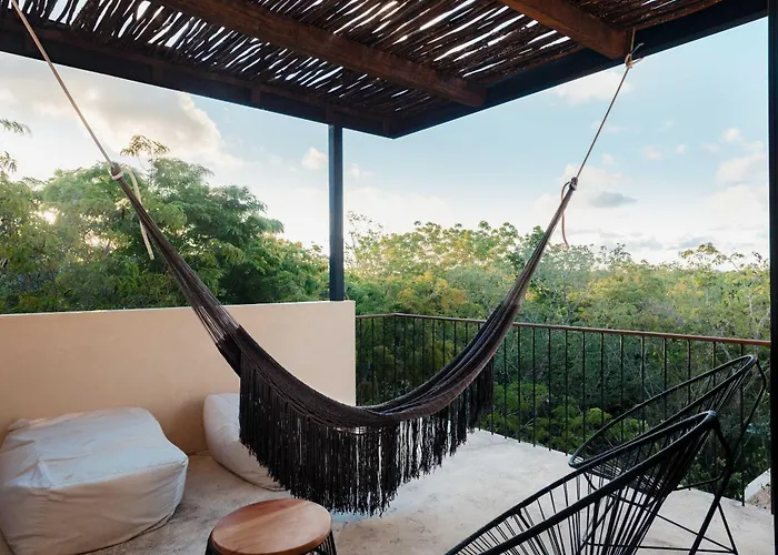 Luxury 5 Bedroom Pool Tiki Bar & Outdoor Gym