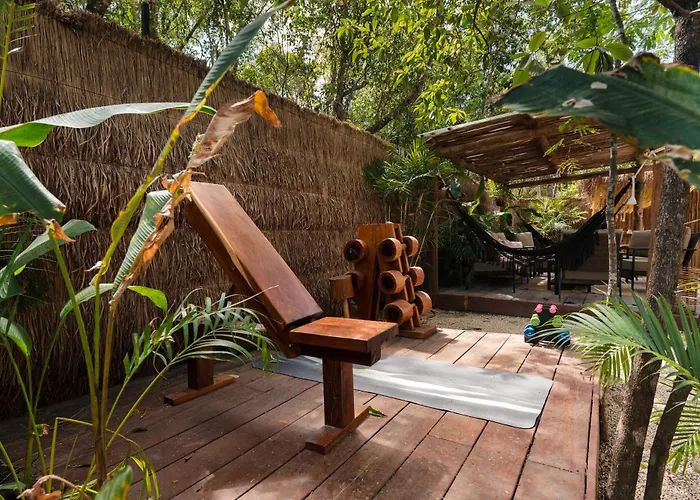 Luxury 5 Bedroom Pool Tiki Bar & Outdoor Gym Villa