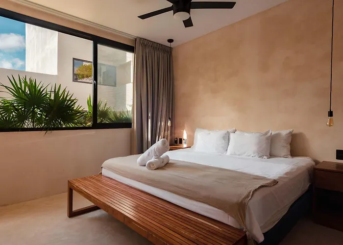 Villa Luxury 5 Bedroom Pool Tiki Bar & Outdoor Gym