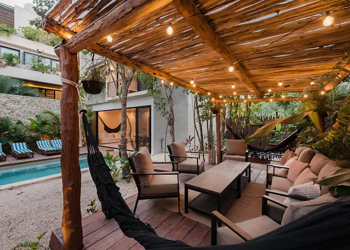 Luxury 5 Bedroom Pool Tiki Bar & Outdoor Gym Villa *