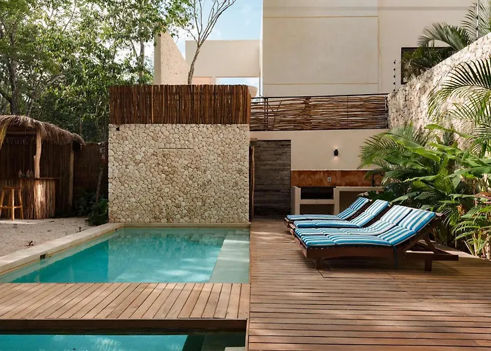 Villa Luxury 5 Bedroom Pool Tiki Bar & Outdoor Gym *