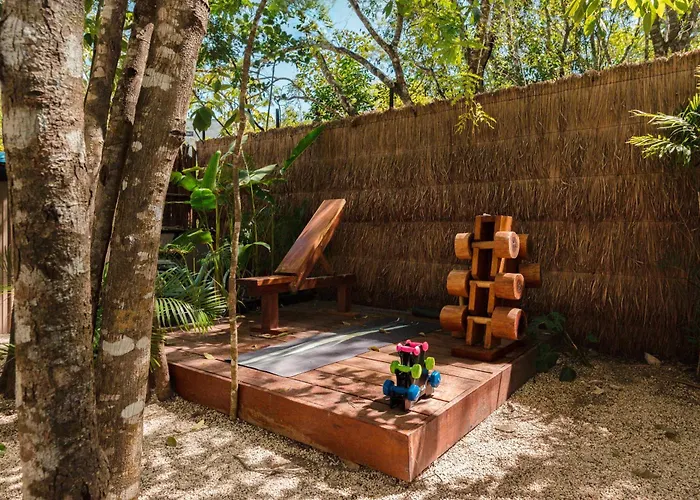 Villa Luxury 5 Bedroom Pool Tiki Bar & Outdoor Gym