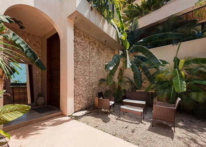 Luxury 5 Bedroom Pool Tiki Bar & Outdoor Gym Villa *